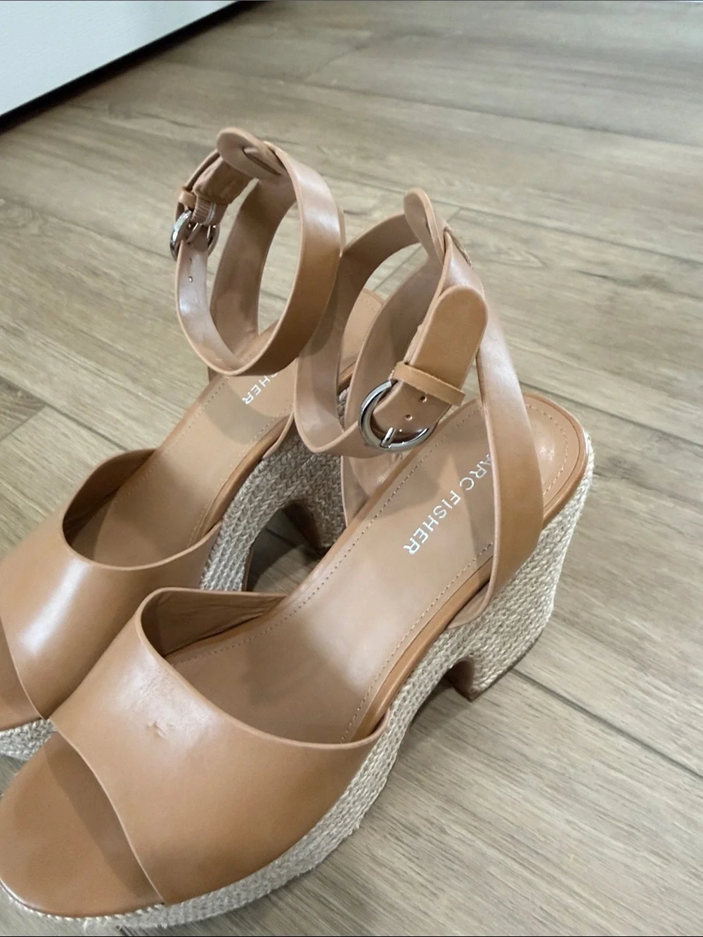 Marc Fisher Vetina Platform Wedge Sandals in tan faux leather size 10 NWOT